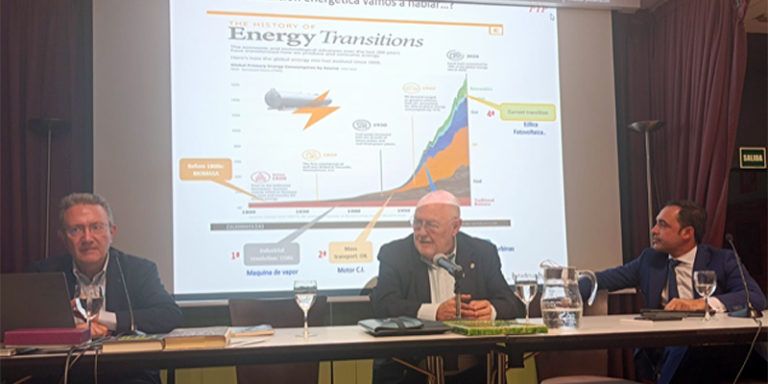 Fernando Temprano, socio de Talantia y Antonio Pérez-Collar, CEO y fundador de Chao durante su intervención en la conferencia “Las tecnologías y la transición energética: algunas reflexiones sobre el futuro” en el Ateneo de Madrid